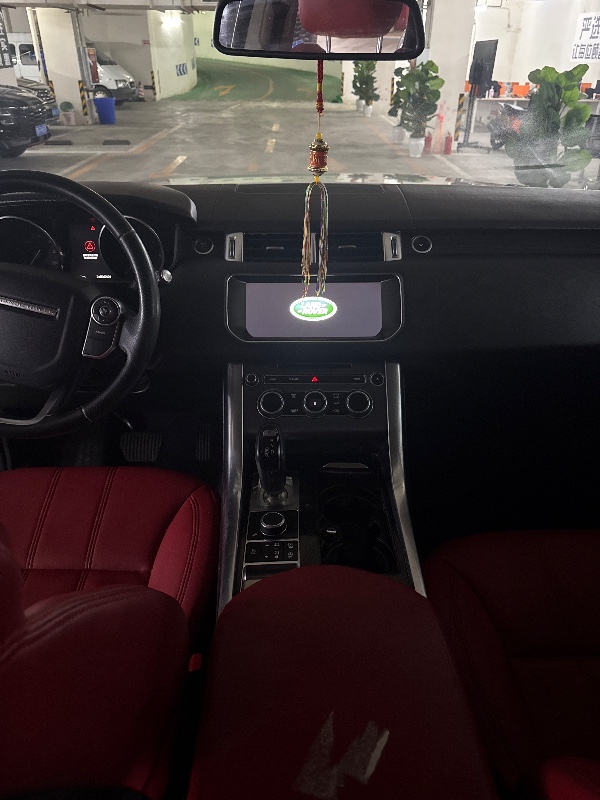 成都17年路虎揽胜5