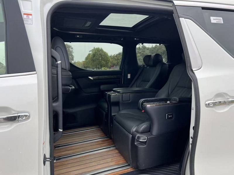 鹽城18年豐田埃爾法5