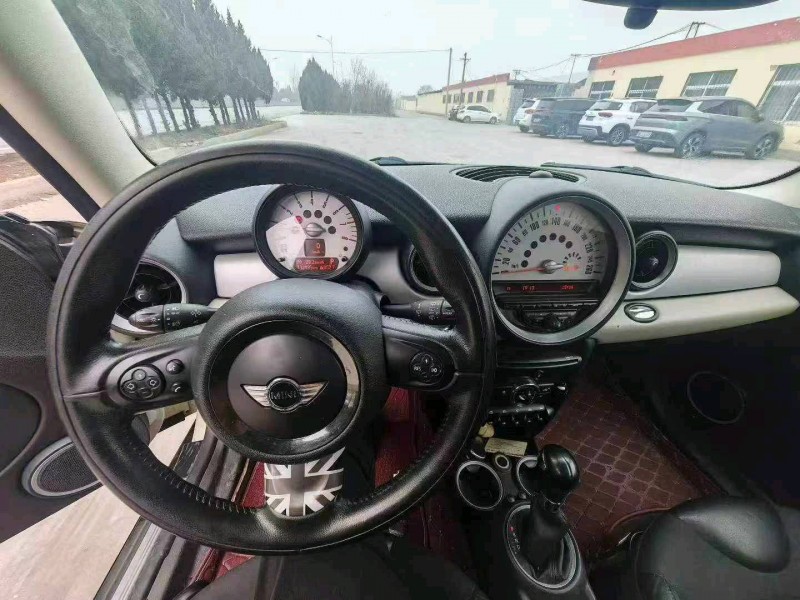 安阳11年宝马迷你3