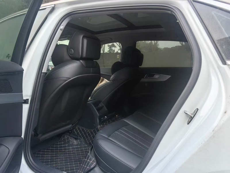 成都24年奥迪A4L5