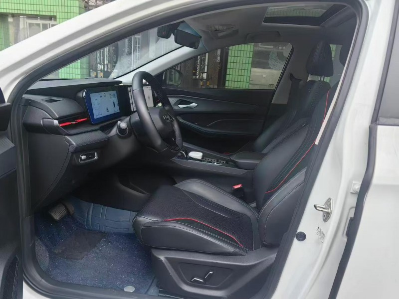 成都24年吉利缤瑞8