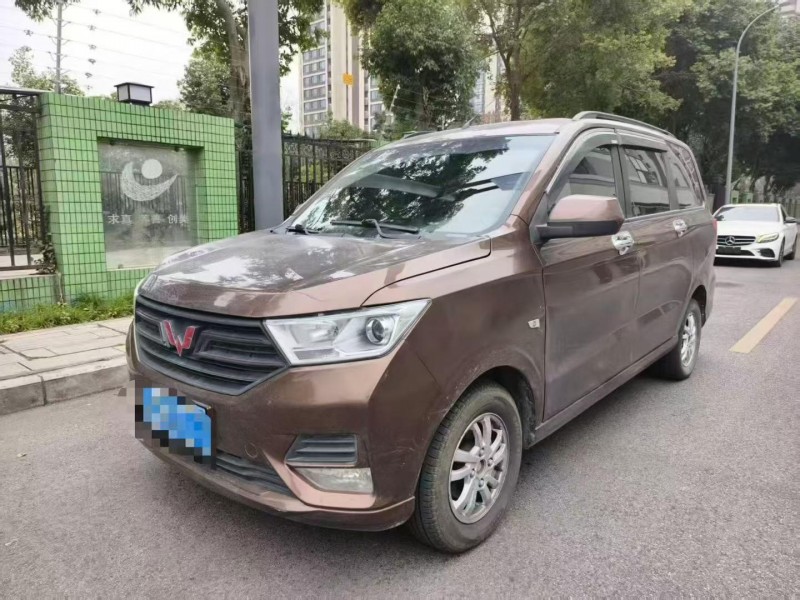 成都19年五菱汽车宏光2