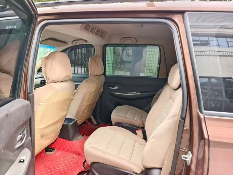 成都19年五菱汽车宏光5