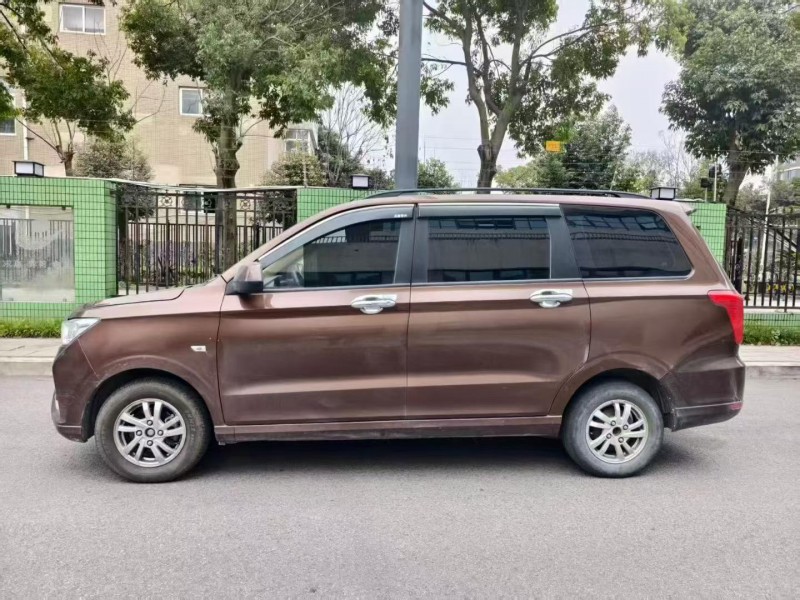 成都19年五菱汽车宏光6