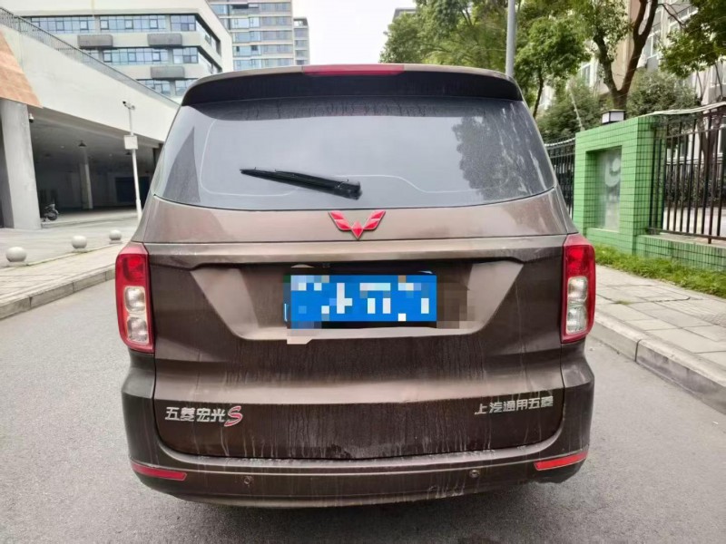 成都19年五菱汽车宏光9