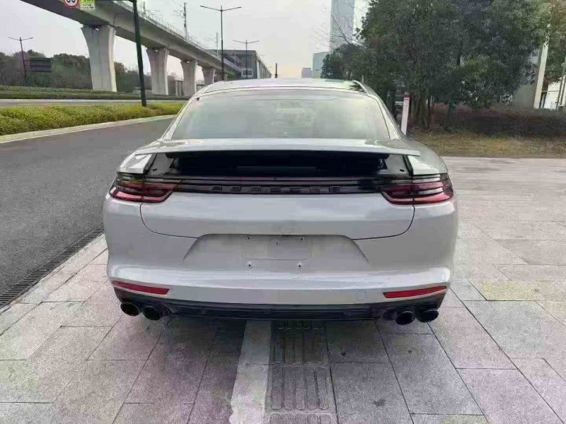 紹興19年保時捷帕拉梅拉8