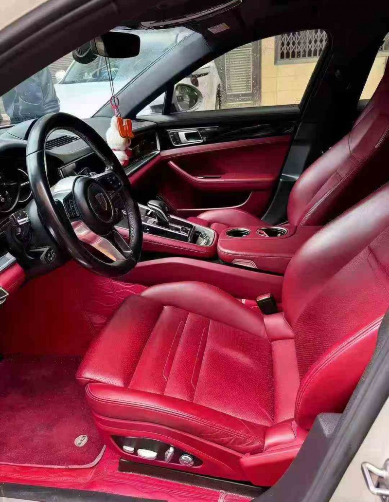 張家界20年保時捷帕拉梅拉4