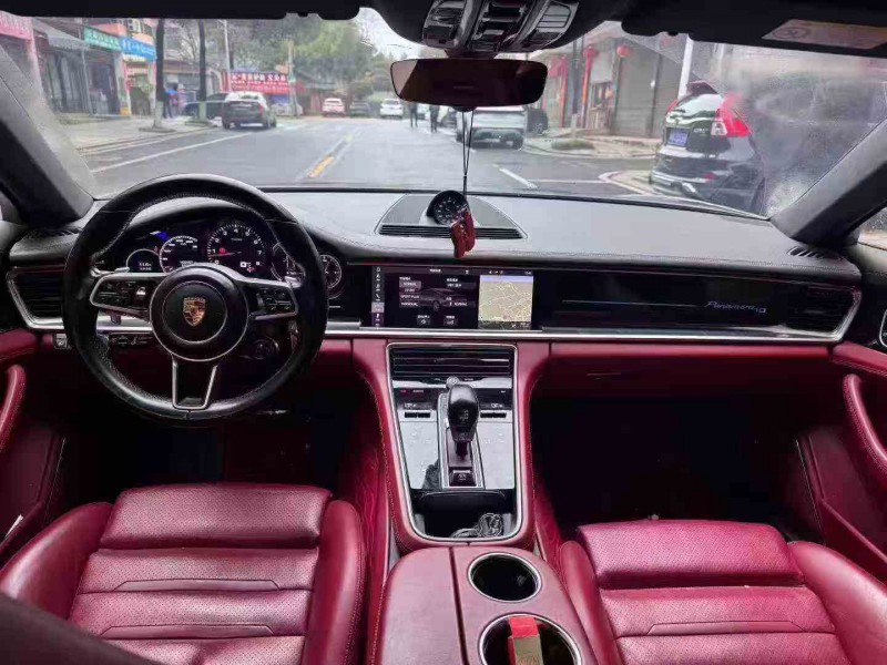 張家界20年保時捷帕拉梅拉5