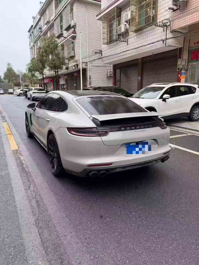 張家界20年保時捷帕拉梅拉8