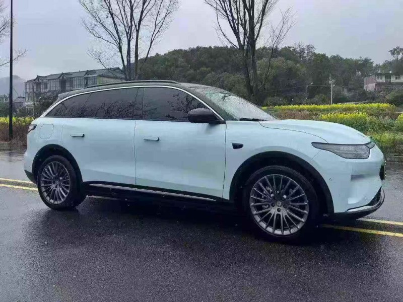 南昌25年零跑汽车C103