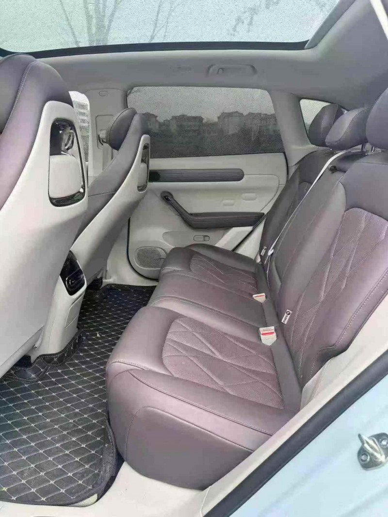 南昌25年零跑汽车C104