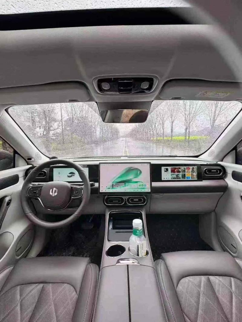 南昌25年零跑汽车C105