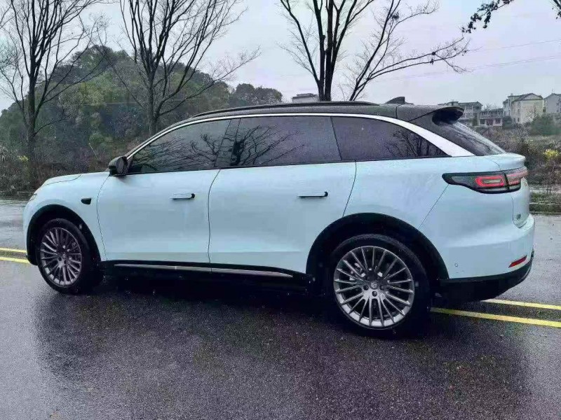 南昌25年零跑汽车C107