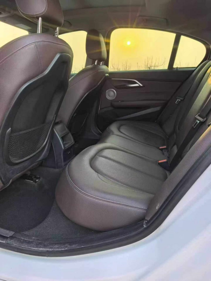 大同21年宝马1系4