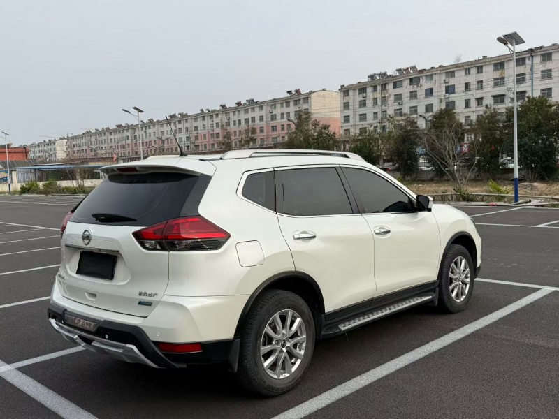 聊城18年日產奇駿8