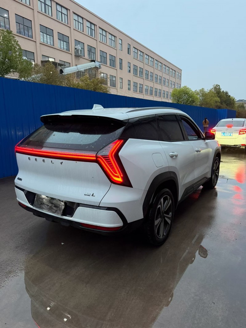 绍兴25年吉利博越3