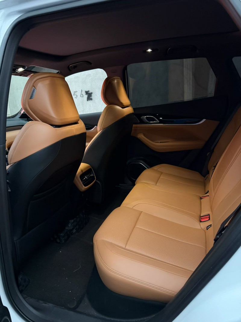 绍兴25年吉利博越8