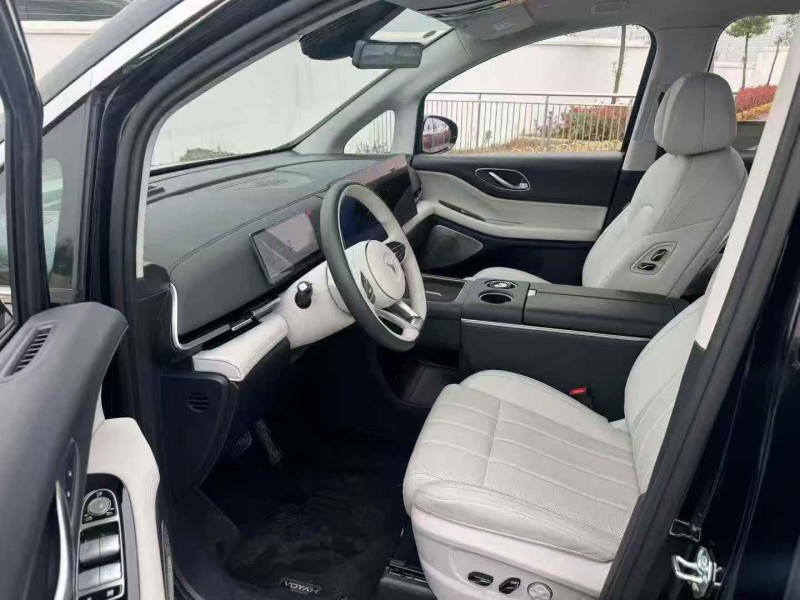 宜昌25年嵐圖汽車夢想家4