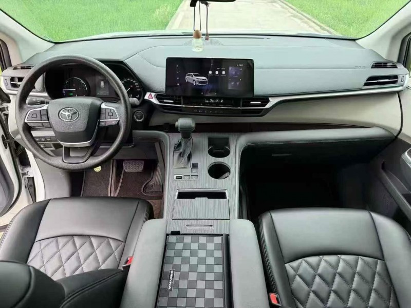 嘉興25年豐田塞納4