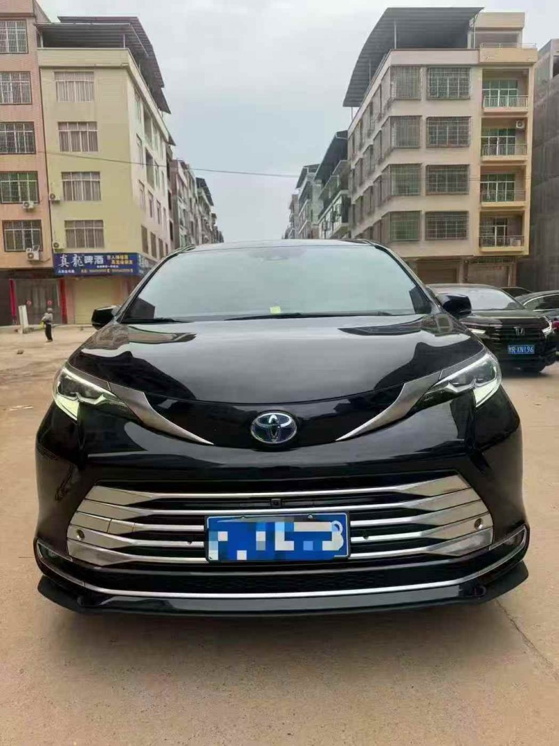 桂林22年丰田塞纳1