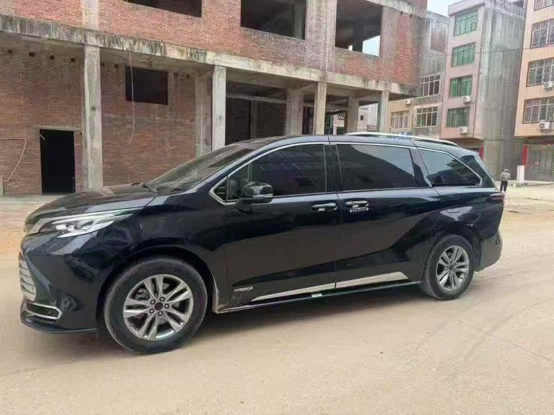 桂林22年丰田塞纳3