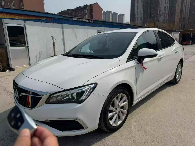 济宁18年别克威朗2