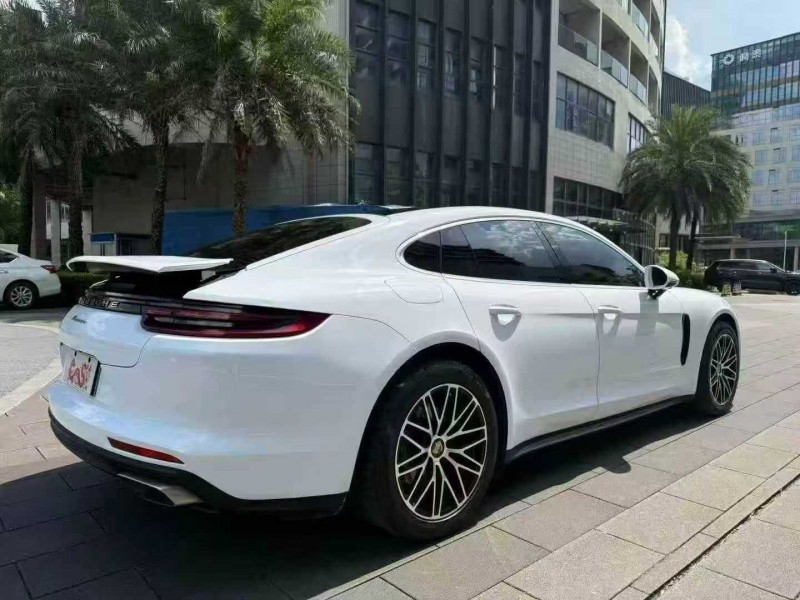 佛山18年保时捷帕拉梅拉8