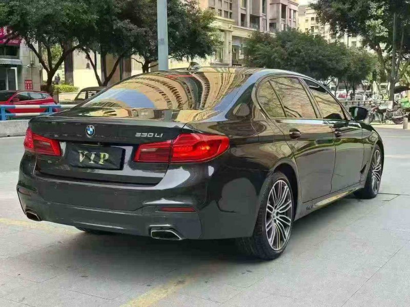 重庆19年宝马5系8