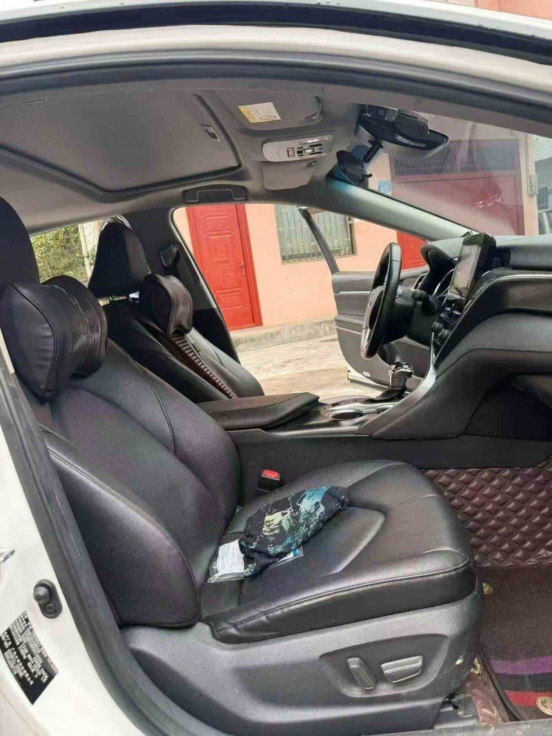 重庆22年丰田凯美瑞4