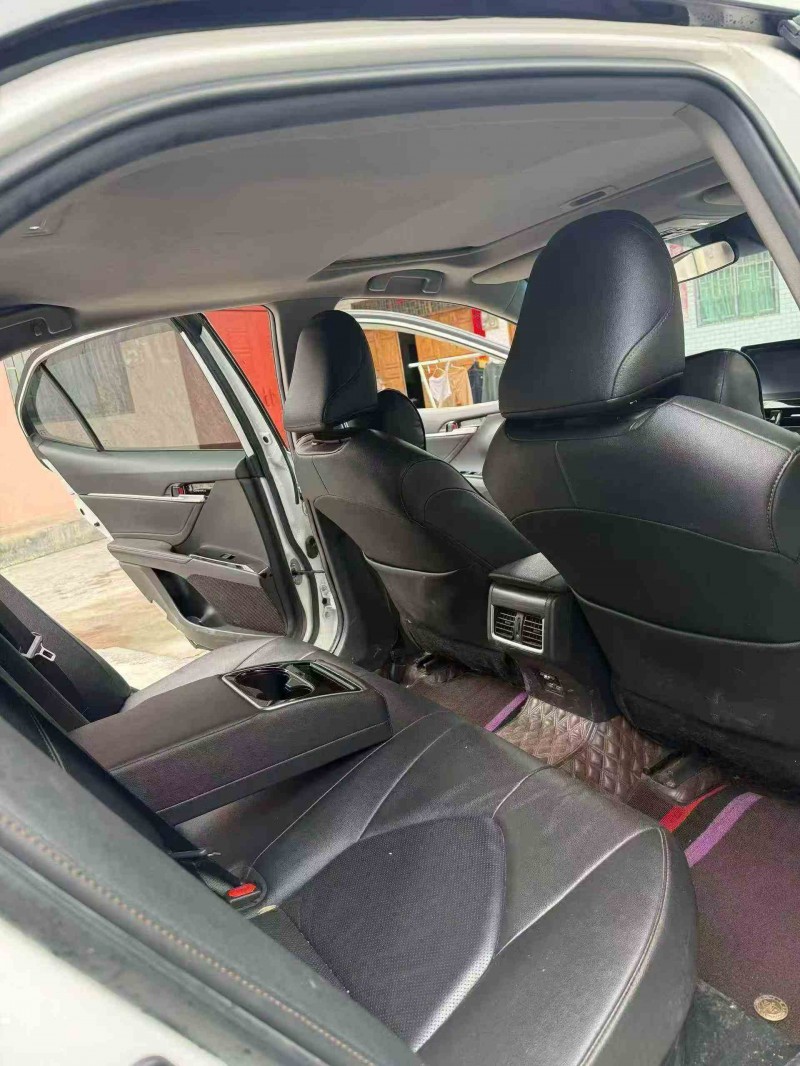 重庆22年丰田凯美瑞6