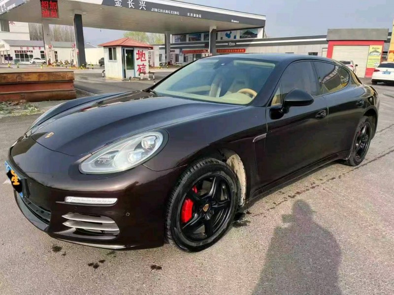 保定14年保时捷帕拉梅拉2