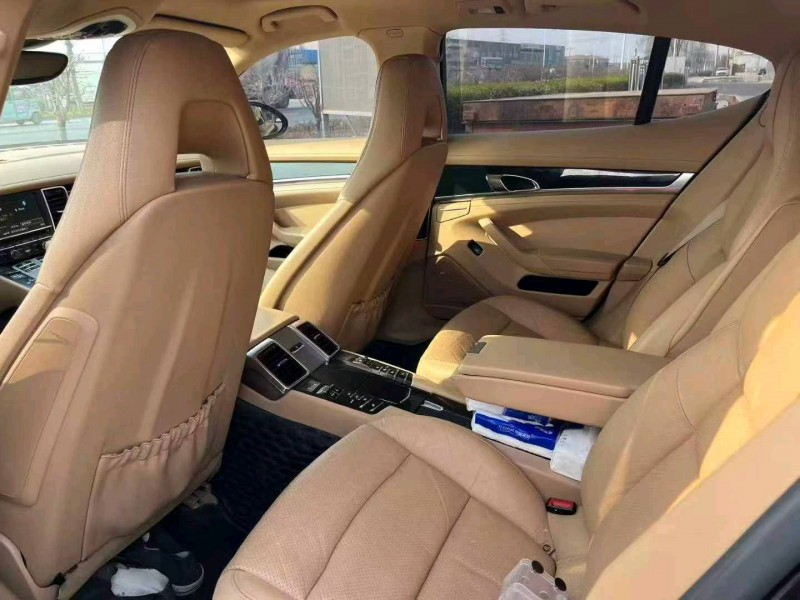 保定14年保时捷帕拉梅拉7