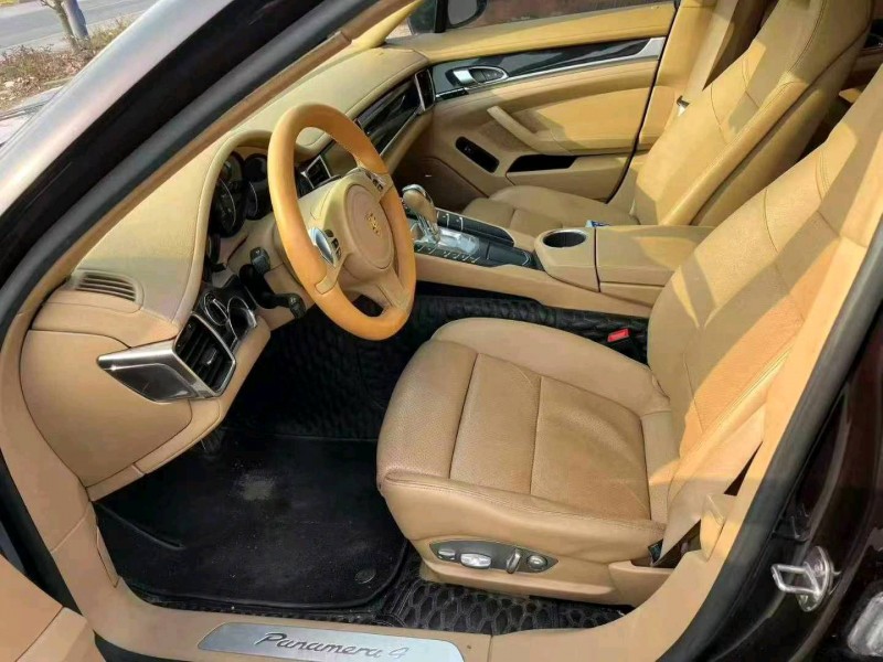 保定14年保时捷帕拉梅拉8