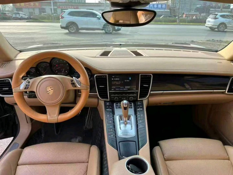 保定14年保时捷帕拉梅拉9