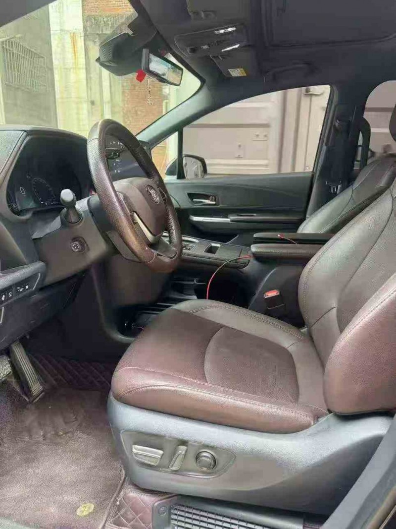 北海22年丰田塞纳4