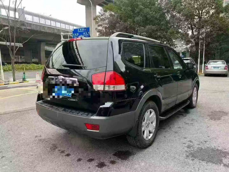 張家界13年起亞霸銳7