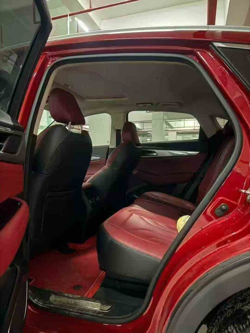 重慶20年長安汽車CS855