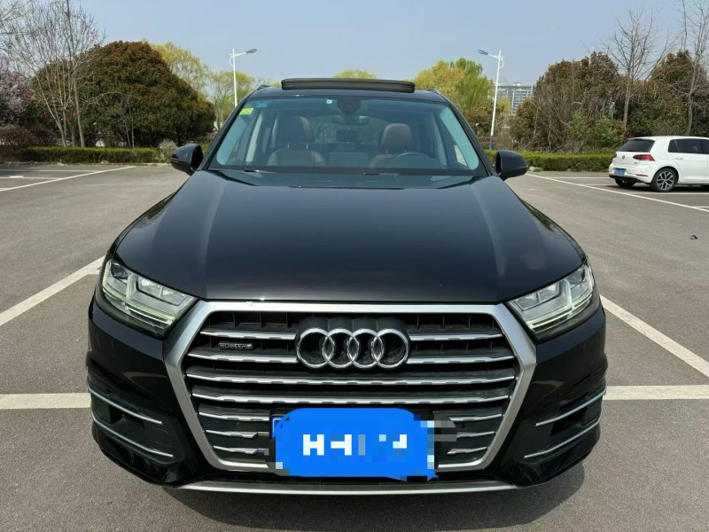 济宁18年奥迪Q71