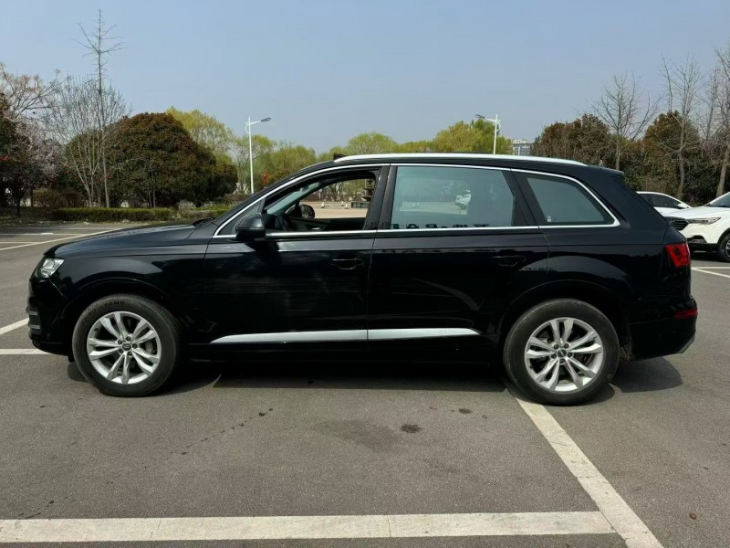 济宁18年奥迪Q77