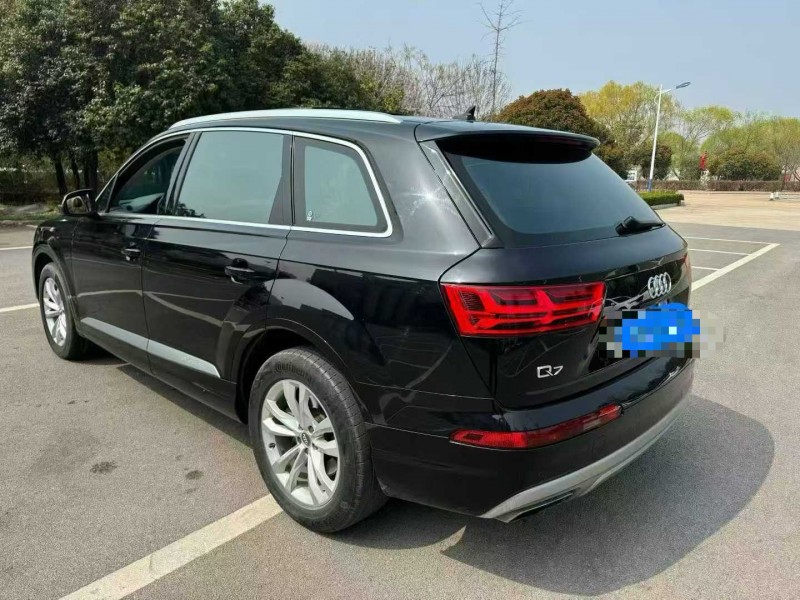 济宁18年奥迪Q78