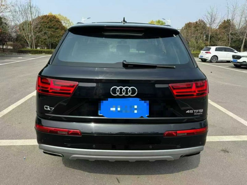 济宁18年奥迪Q79