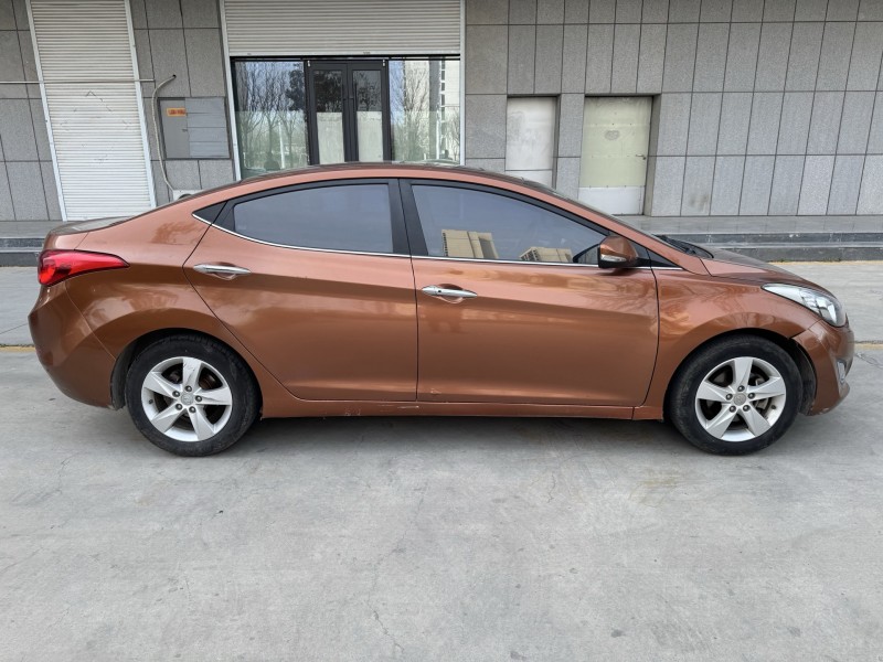 濟寧13年現代朗動8