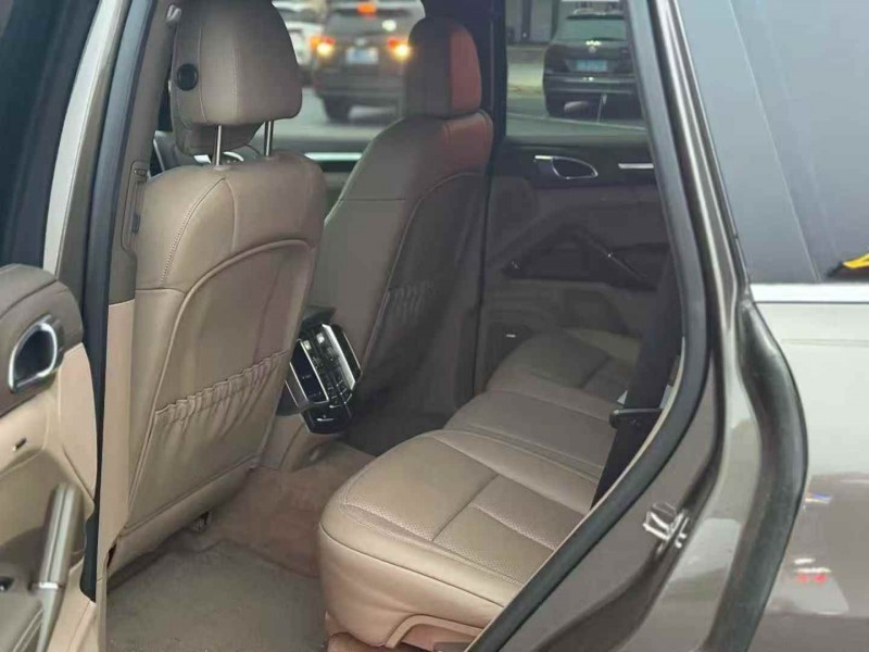 蚌埠13年保时捷卡宴4