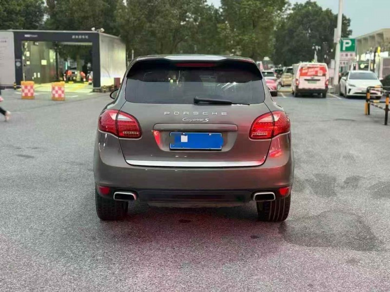 蚌埠13年保时捷卡宴9