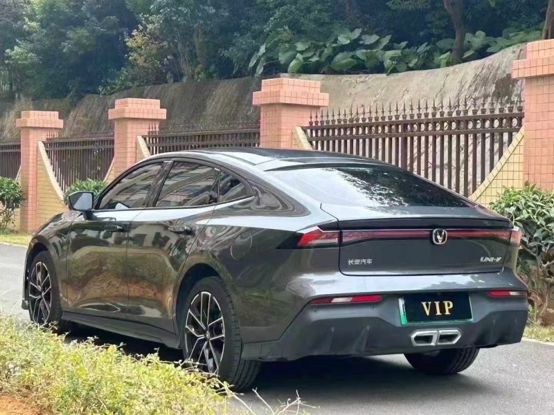 东莞25年长安汽车UNI7