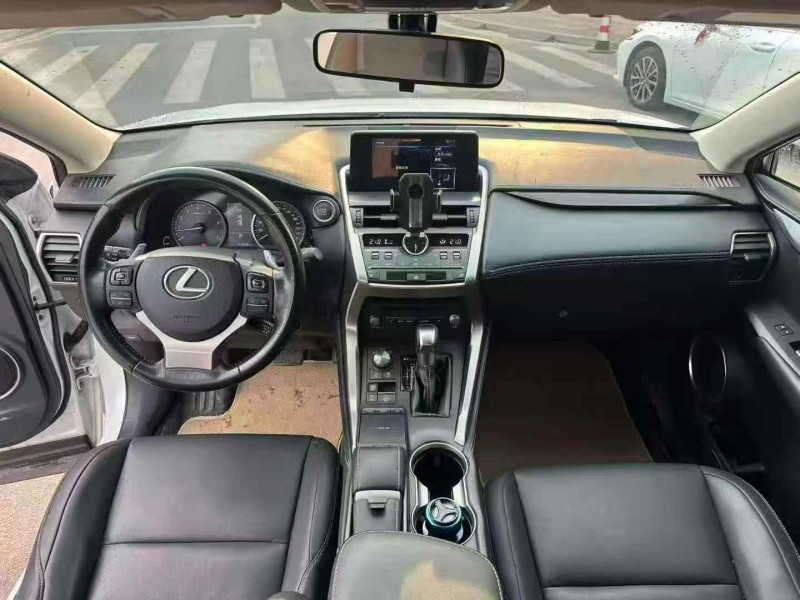 钦州18年雷克萨斯NX6