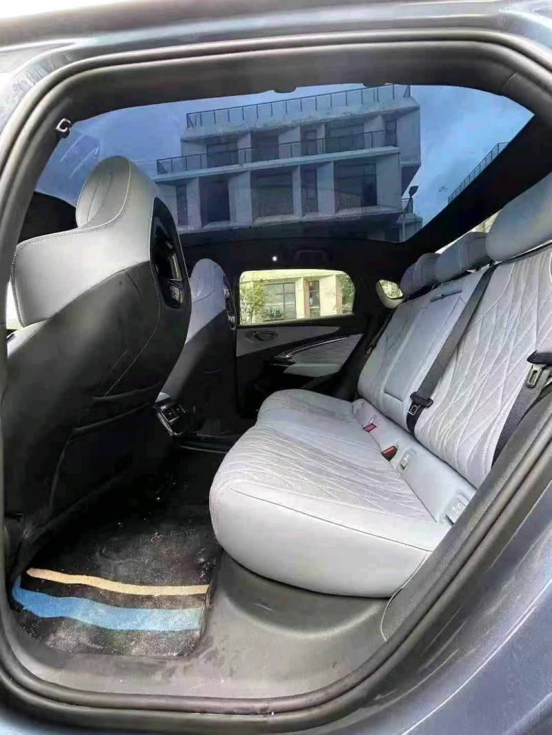 广州22年比亚迪海豹4