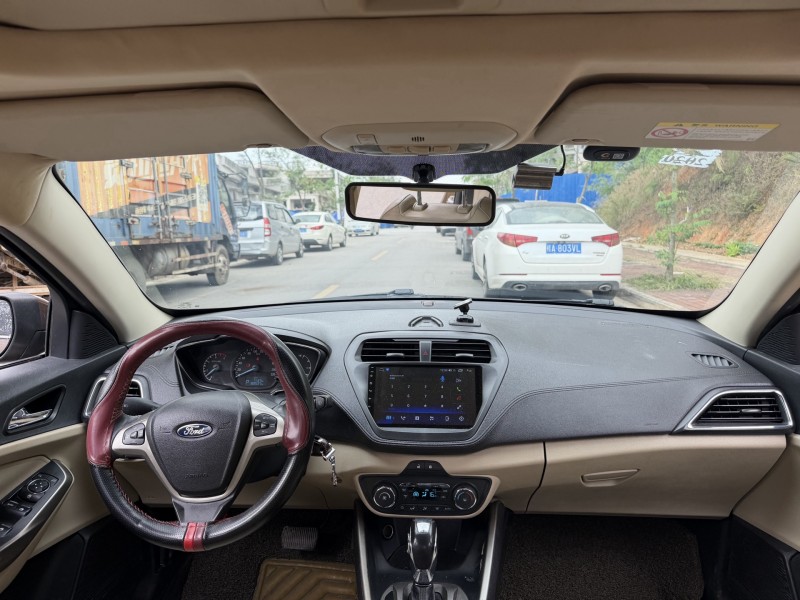 南宁16年福特福睿斯8