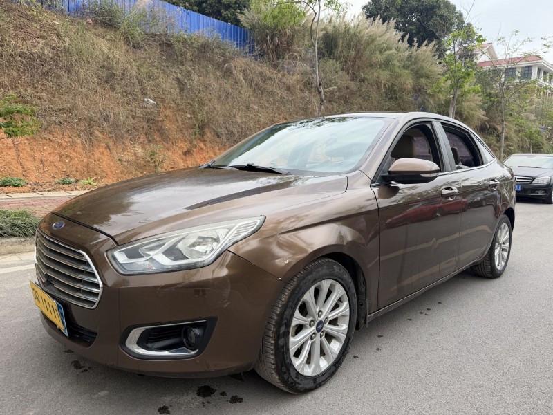 南宁16年福特福睿斯9