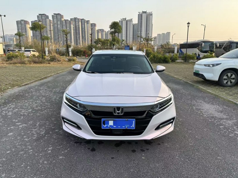 南宁21年本田雅阁1